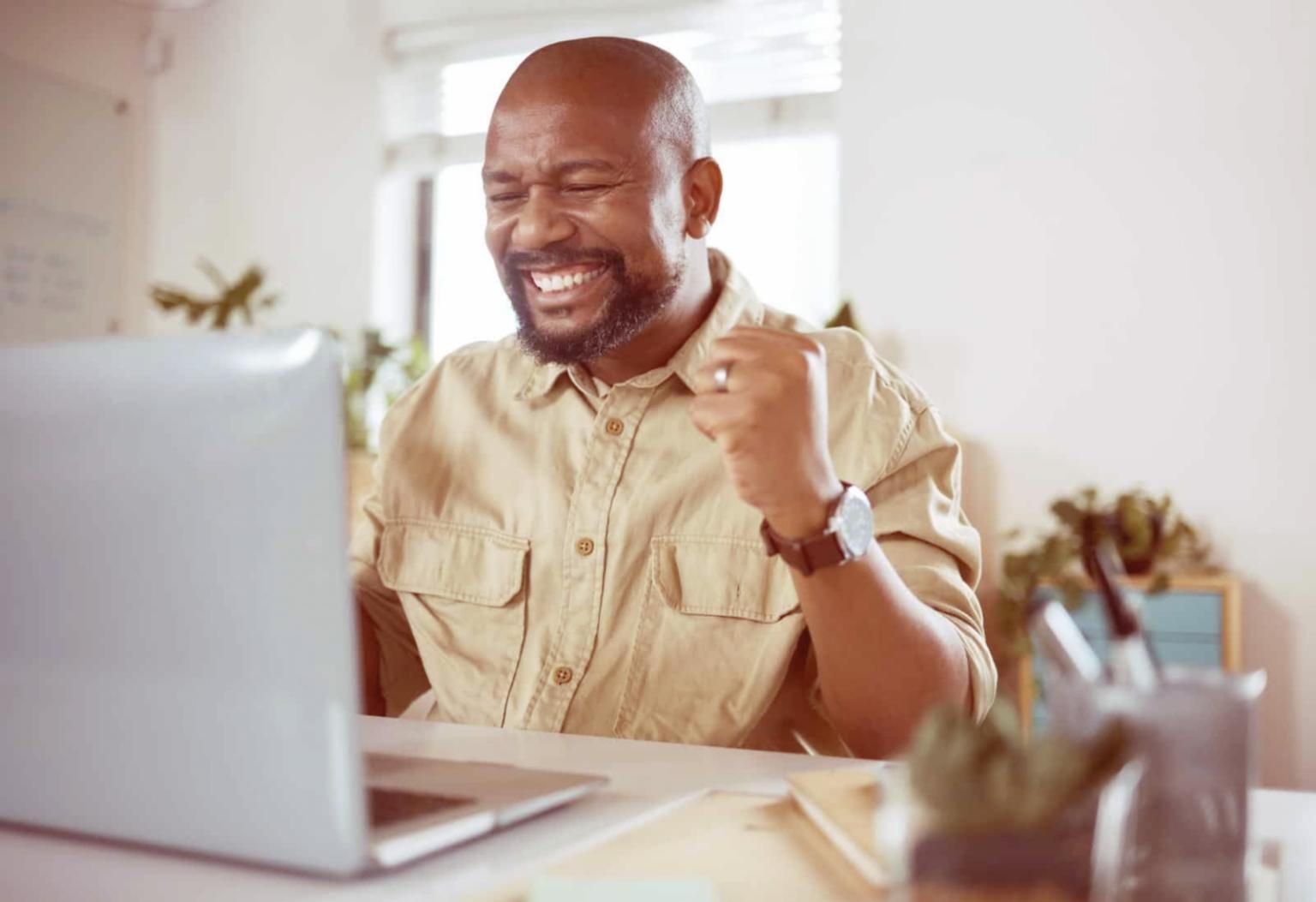 Ruhiger Arbeitsplatz mit Blick nach draußen